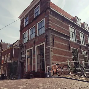 https://hotel-grand-canal-station-delft.ihotelsrotterdam.com